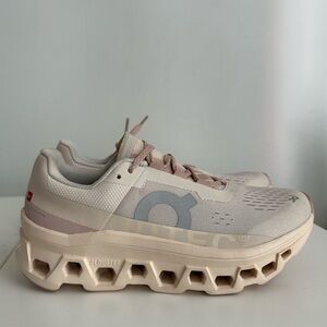 ON RUNNING CLOUD MONSTER